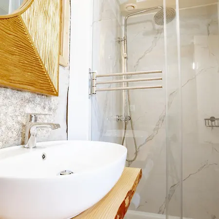 Authentic דירה *